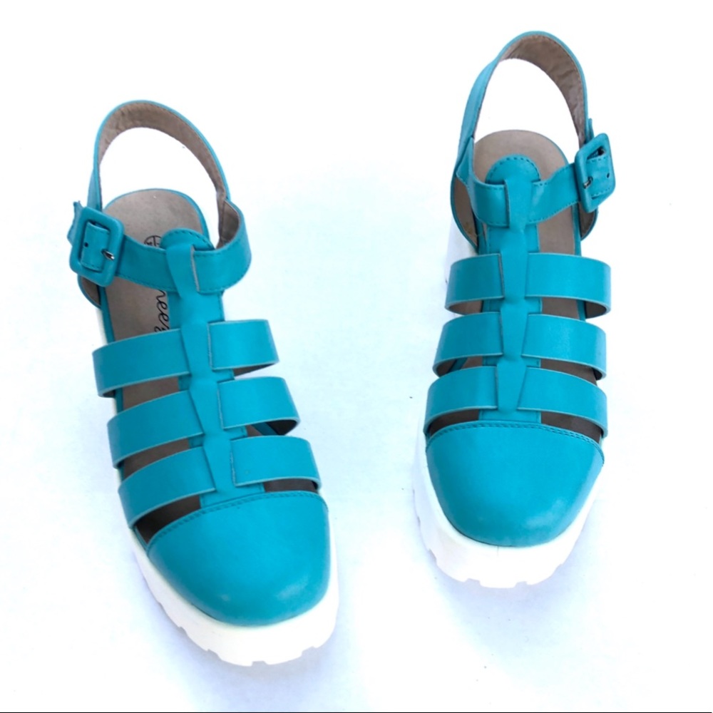 ๐HOST PICK๐BLUE & WHITE CHUNKY PLATFORM SANDALS - Picture 3 of 8